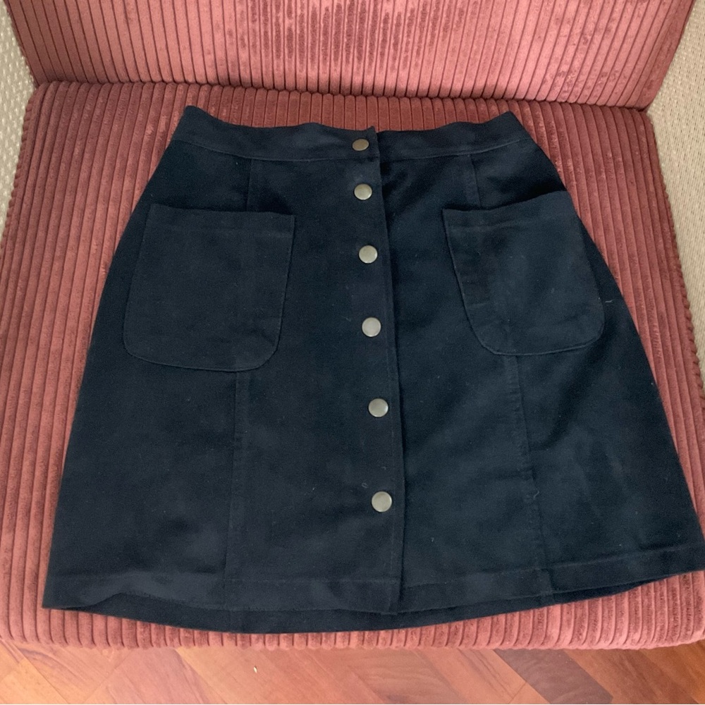 Sleek Suede-Like Mini Skirt with Front Buttons & Elastic Back, size xs/s